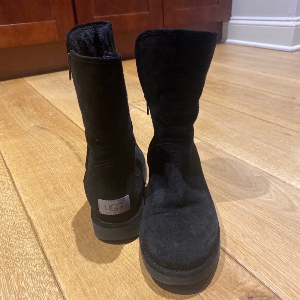 Black Uggs Size 7